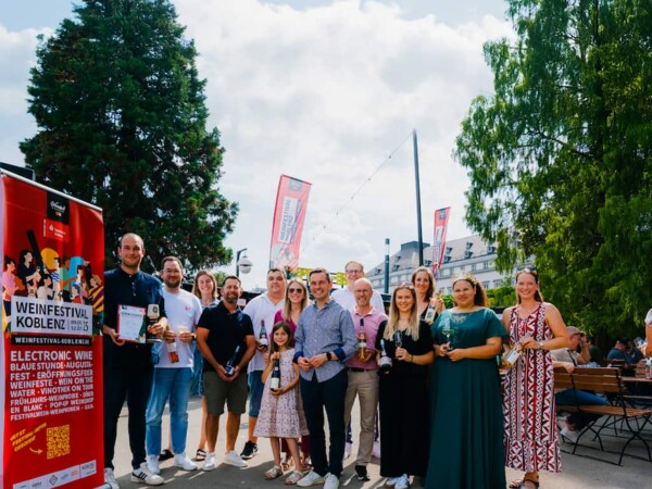 Ufer-Bar bij de kasteeltrappen Koblenz  &copy; Koblenz-Touristik GmbH, Gabriel Volkovic