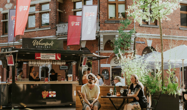 VOT Schenkendorfplatz © Koblenz-Touristik, Desireé von Canal Mobile Vinothek der Koblenz-Touristik GmbH © Koblenz-Touristik, Desireé von Canal