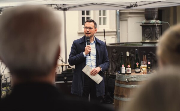 Oberbürgermeister David Langner bei seiner Eröffnungsrede zum Weinfestival Koblenz 2024. © Koblenz-Touristik GmbH, Gabriel Volkovic
