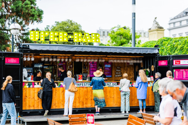 Ufer-Bar an den Schlossstufen &copy; Koblenz-Touristik, Kai Myller